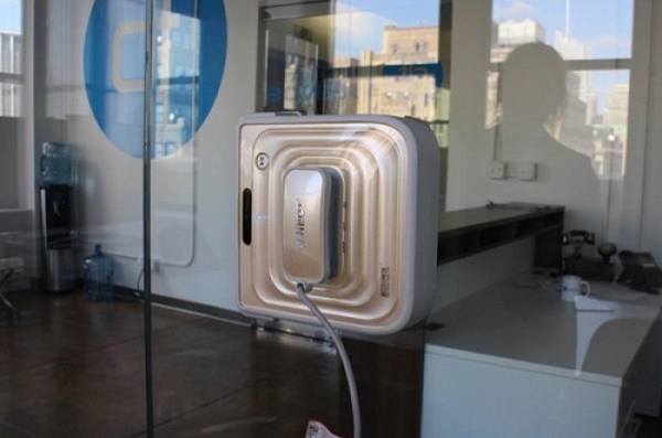 ��������� ������ ECOVACS WinBot 710