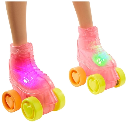 ����� Barbie Video Game Hero Light-Up Skates Barbie DTW17