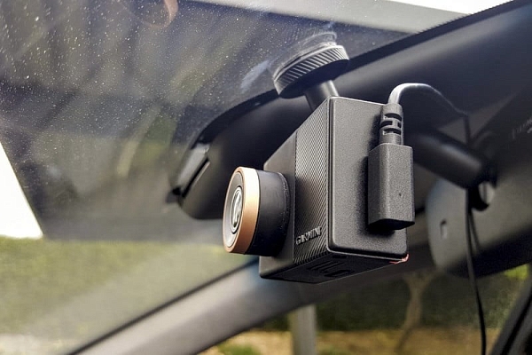 ���������������� Garmin Dash Cam 65W