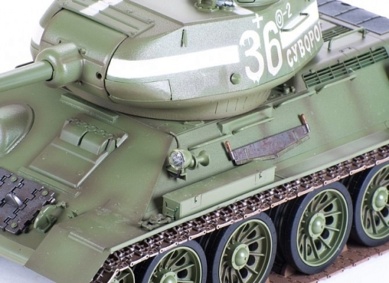 ���� �� ��������������� Pilotage T-34/85 Inf 1:16