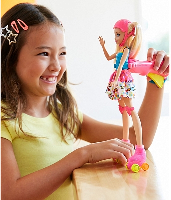 ����� Barbie Video Game Hero Light-Up Skates Barbie DTW17