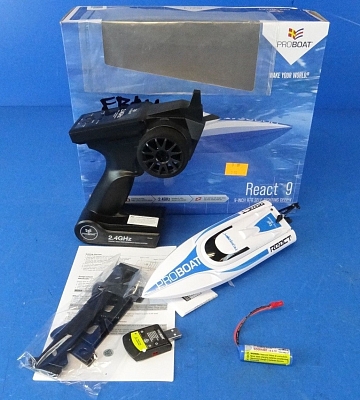 ���������������� ����� PRO BOAT React 9 Self-Righting Deep-V