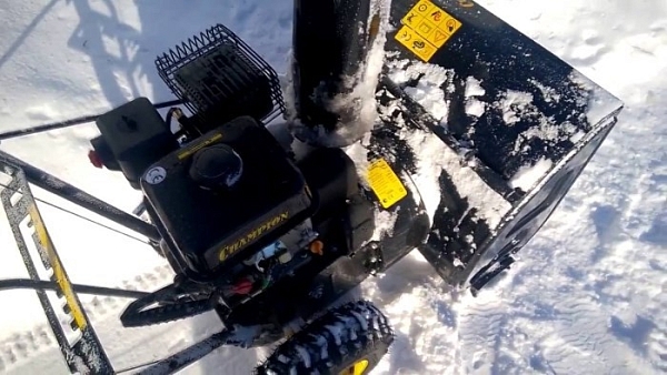 ������������ CHAMPION ST656