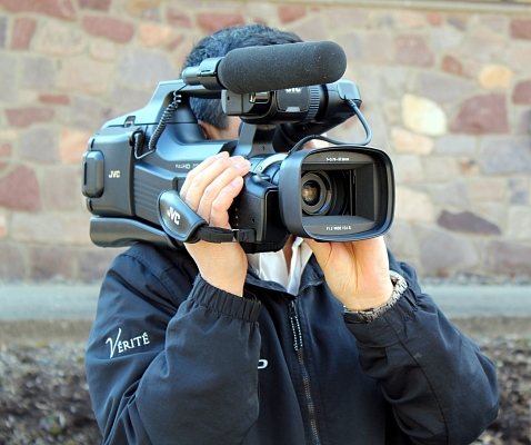 ����������� JVC GY-HM70